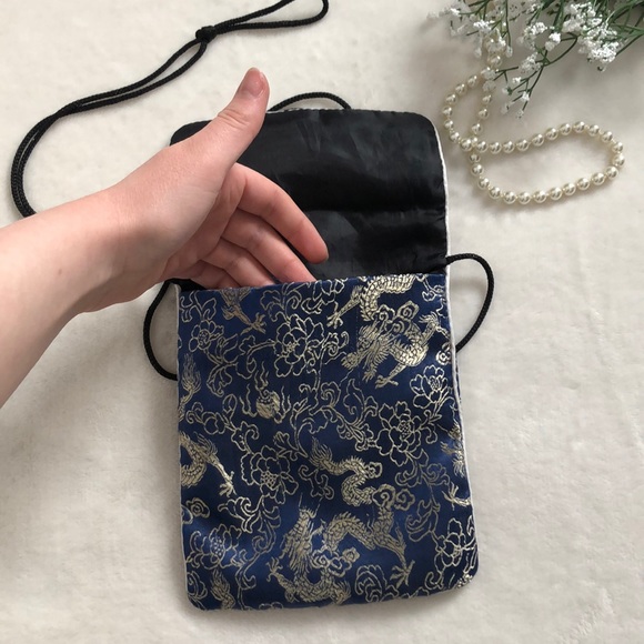 3/$20 | Japanese style print crossbody purse/bag - Picture 3 of 4